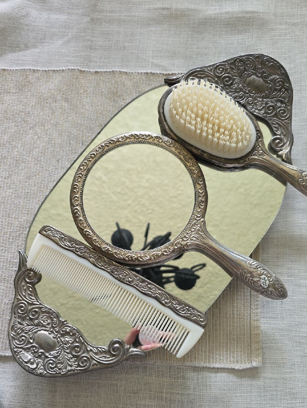 GODINGER Vintage Silver-Tone Vanity Mirror, Brush, Comb And M  Parfum Tray Set